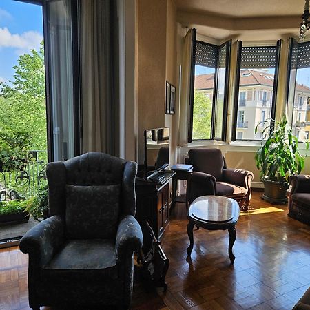 Homegallery - Elegante Appartamento Milanese Exterior foto
