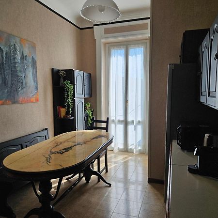 Homegallery - Elegante Appartamento Milanese Exterior foto