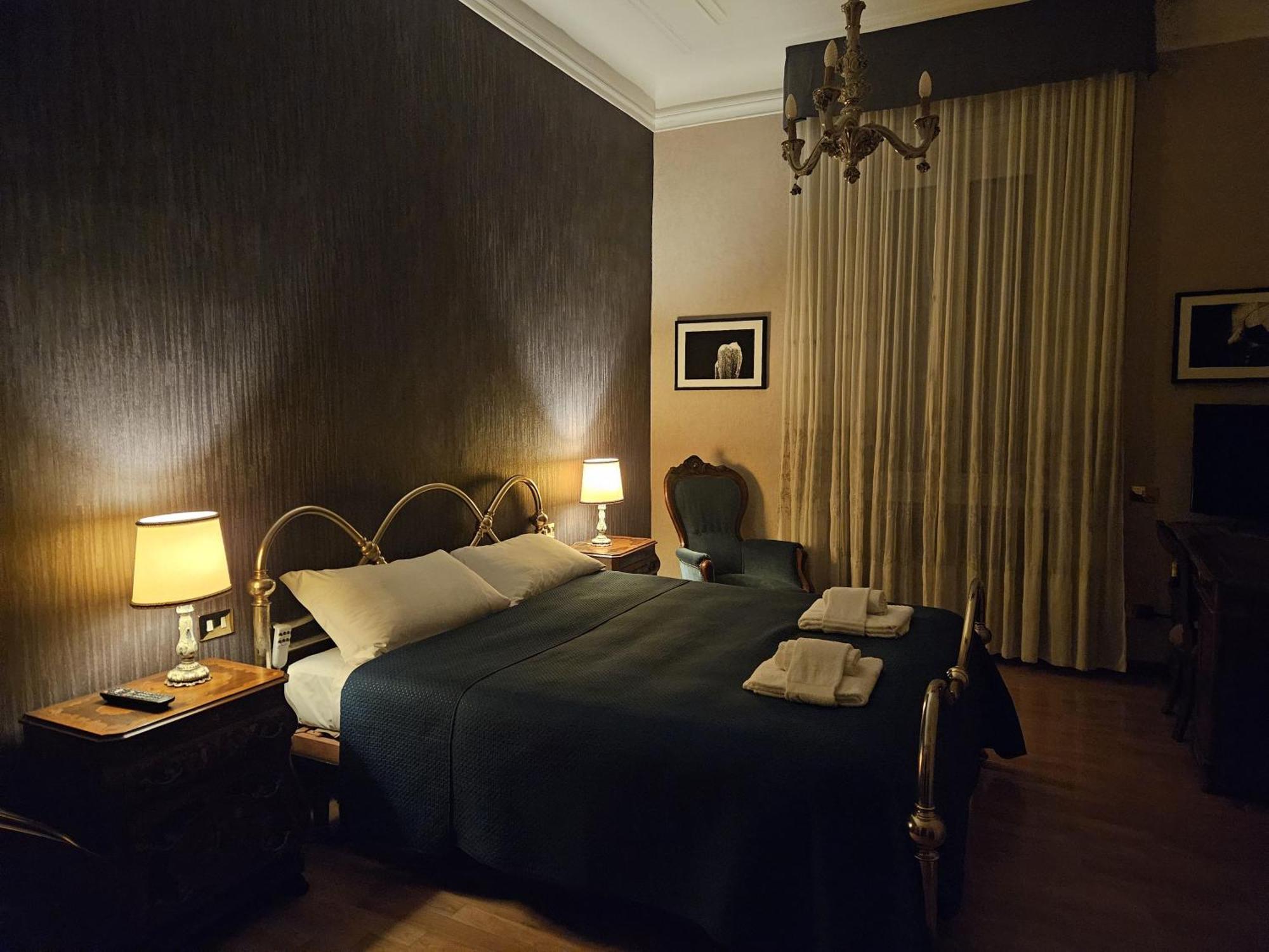 Homegallery - Elegante Appartamento Milanese Exterior foto