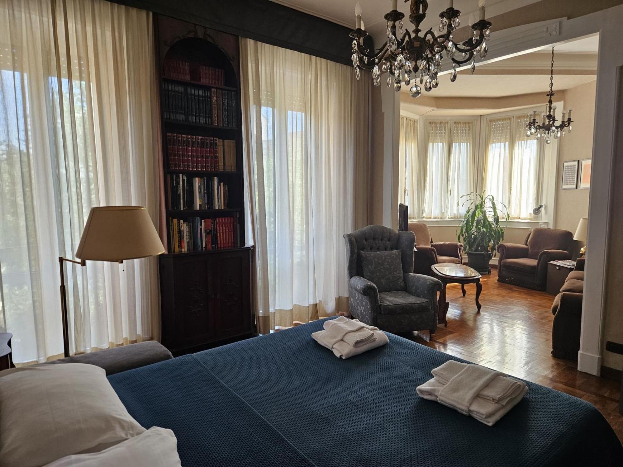 Homegallery - Elegante Appartamento Milanese Exterior foto
